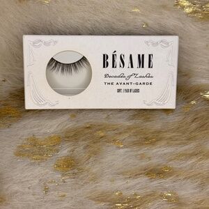 Besame Decade of Lashes The Avant-Garde Eyelashes Black 1 Pair